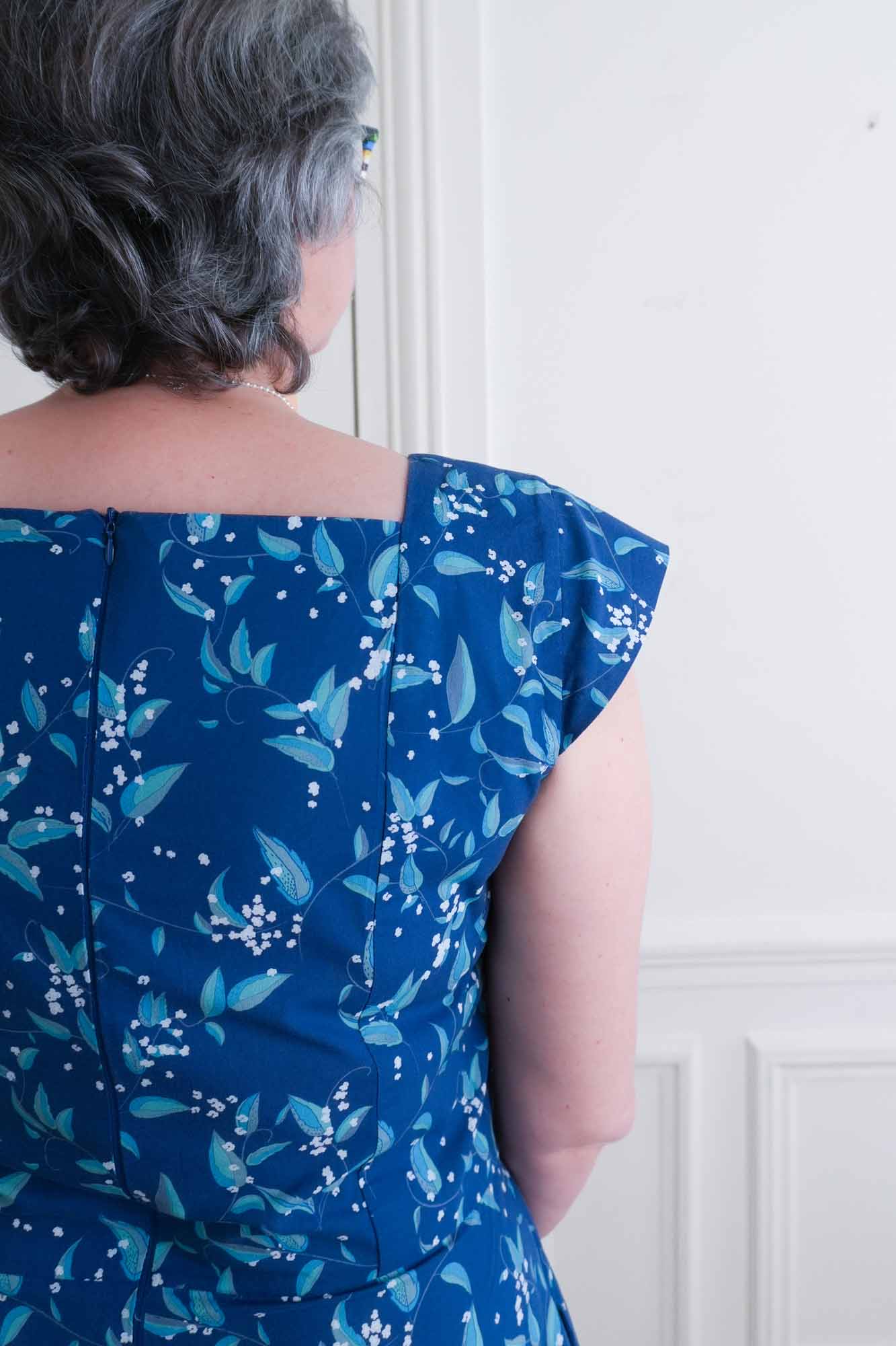 Patron de Couture de Robe avec une Encolure Carrée, à personnaliser et à coudre en sur-mesure avec Atelier Charlotte Auzou 