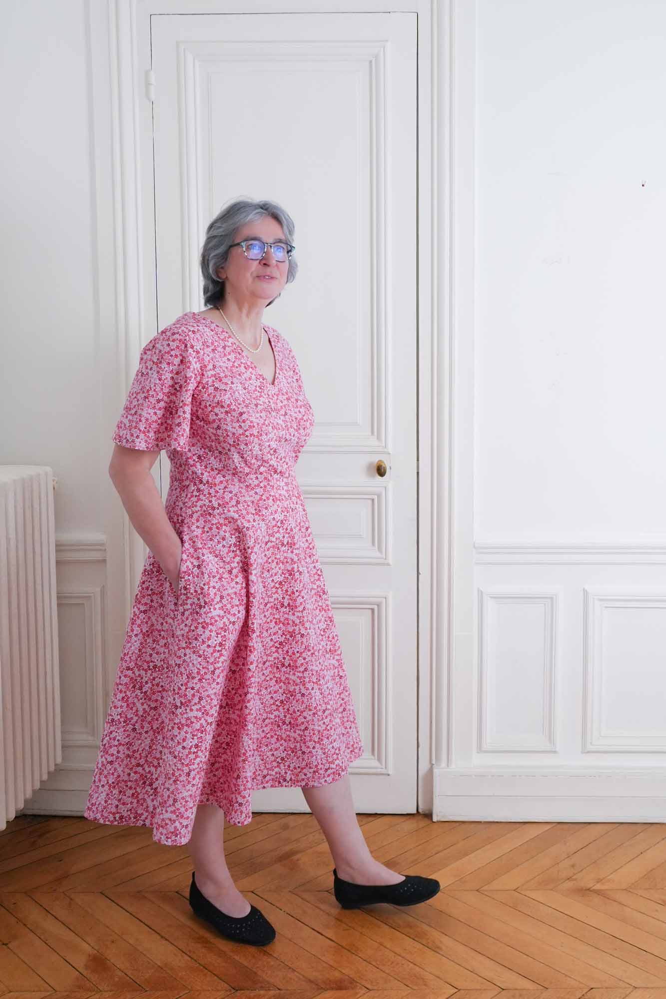 Coudre une Robe Midi en Coton avec des Manches Papillon et des Découpes Princesse du 34 au 56 par Charlotte Auzou